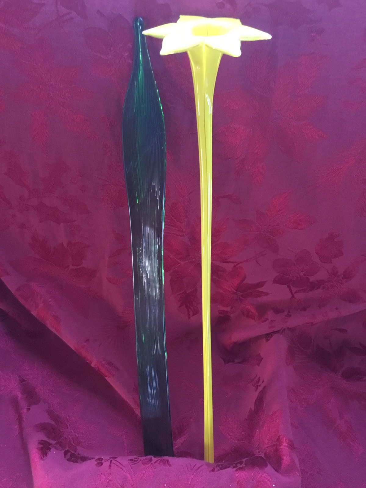 FLAWLESS Exquisite ART GLASS Pair TALL Yellow DAFFODIL & Green FERN LEAF 19″
