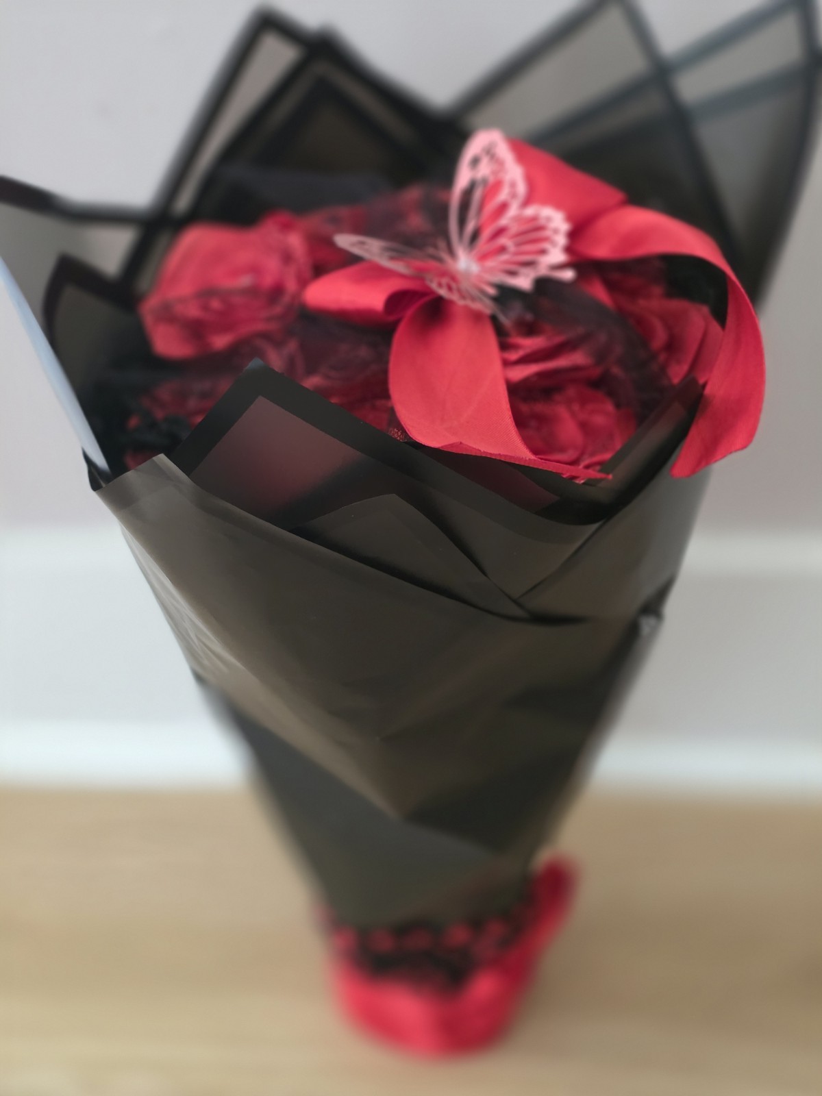 Red And Black Eternal Rose bouquet , Ramo Buchon De Rojo Y Negro Flores Rosas