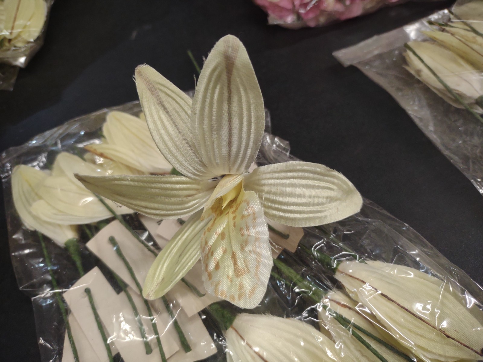 12 Stems 1970s Vintage Silk Orchids, 9″ Cymbidium Orchid Flower Pick Pale Yellow