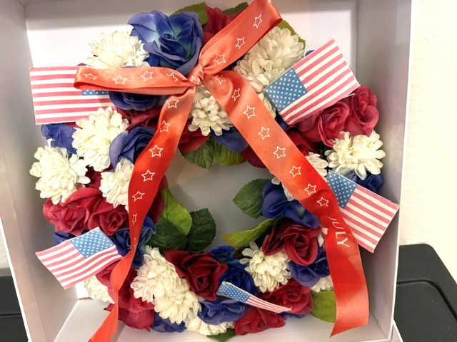 Danbury Mint 11″ Willabee & Ward Wreath of Month July Flags, Flowers Storage Box