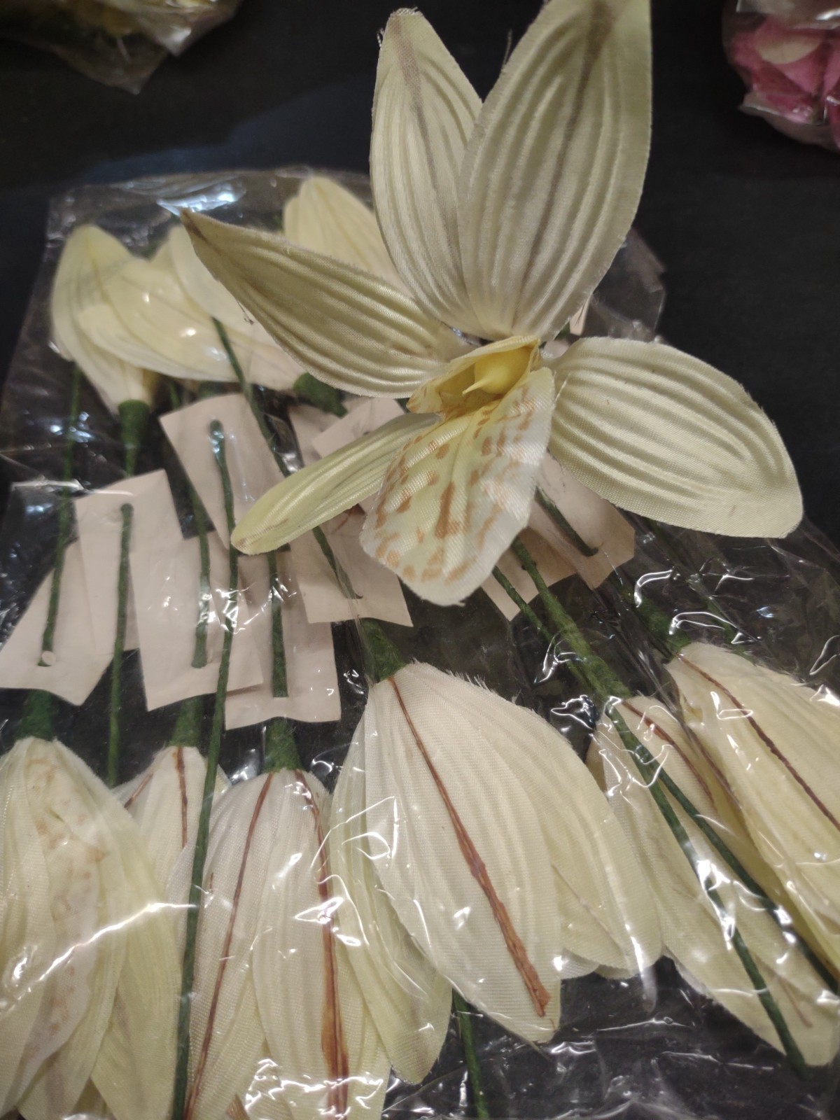 12 Stems 1970s Vintage Silk Orchids, 9″ Cymbidium Orchid Flower Pick Pale Yellow