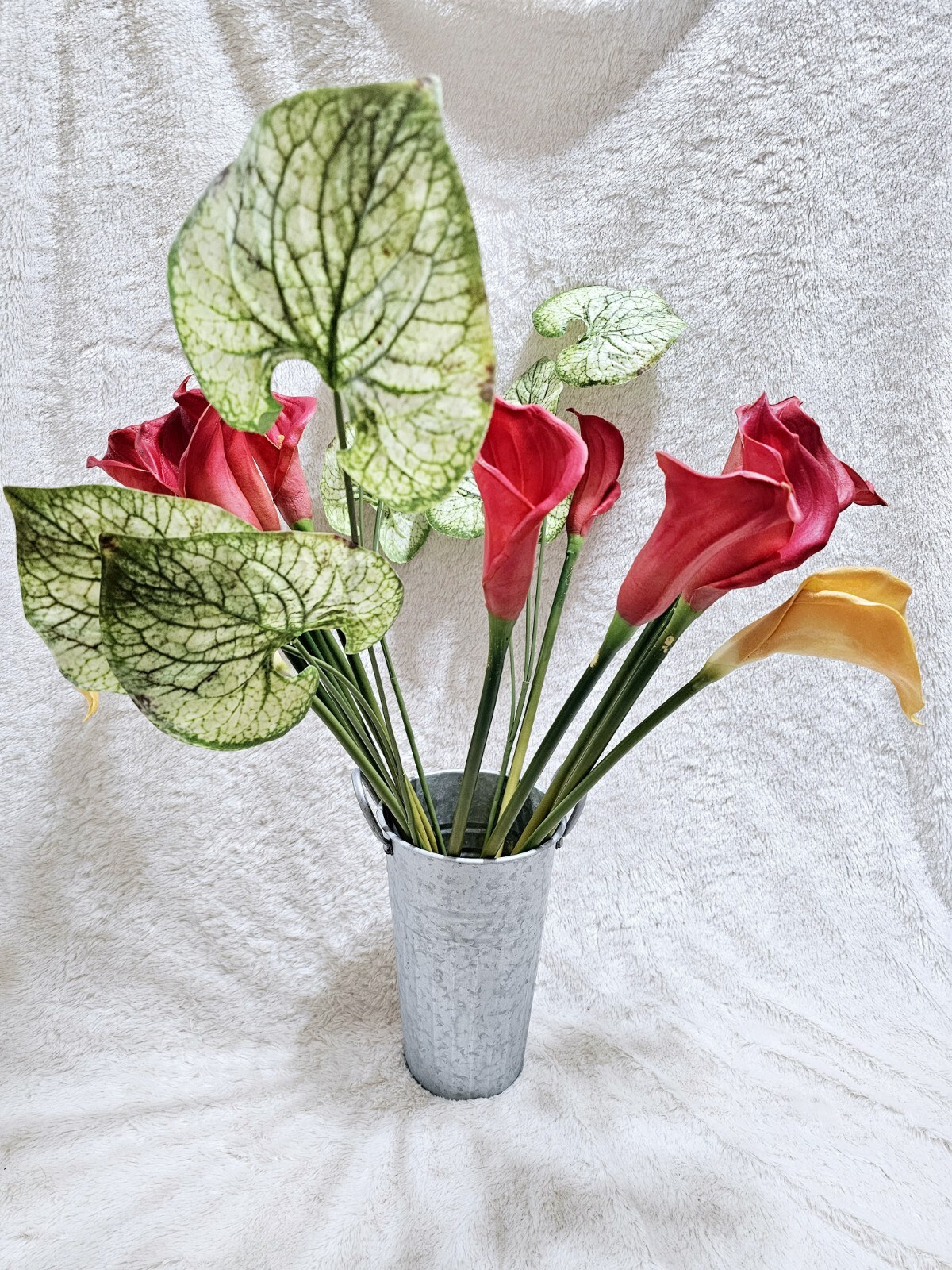 14pcs Faux Calla Lily Flowers 26″ Tall with French Galvanized Vase + 3 Decorativ