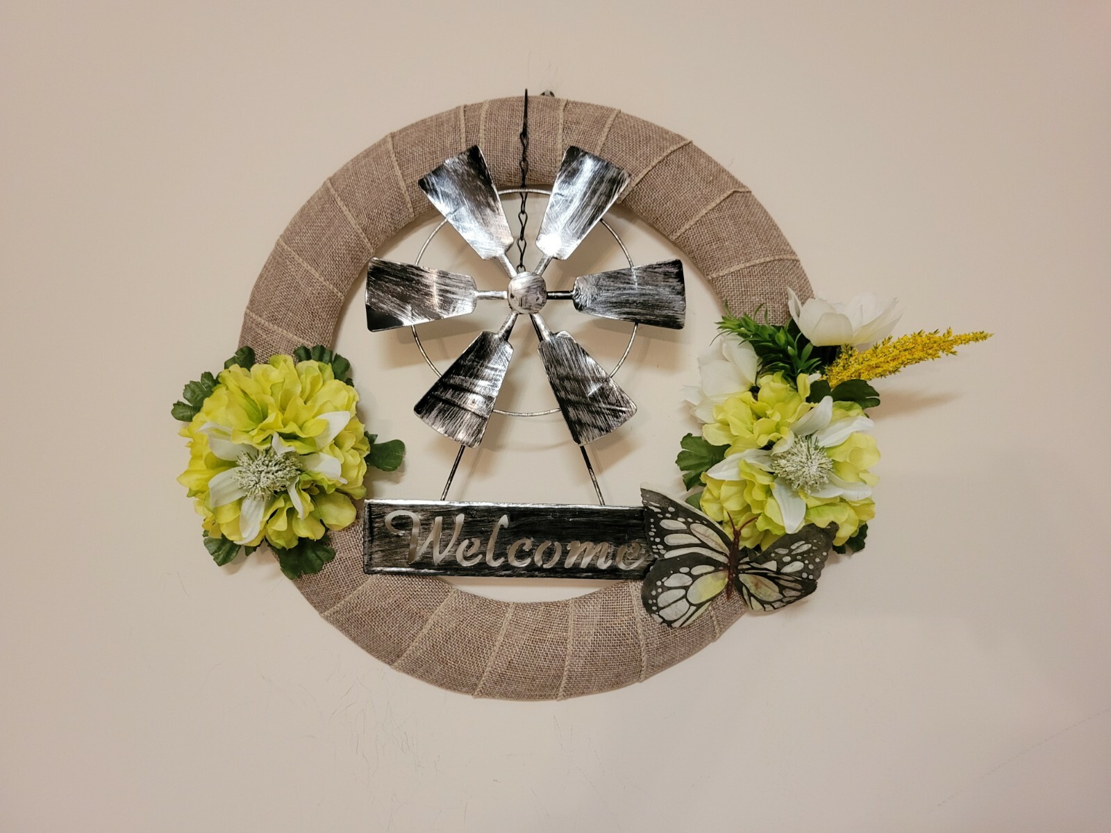 WELCOME windmill COUNTRY flowers Astras green white burlap WREATH Rustic Door