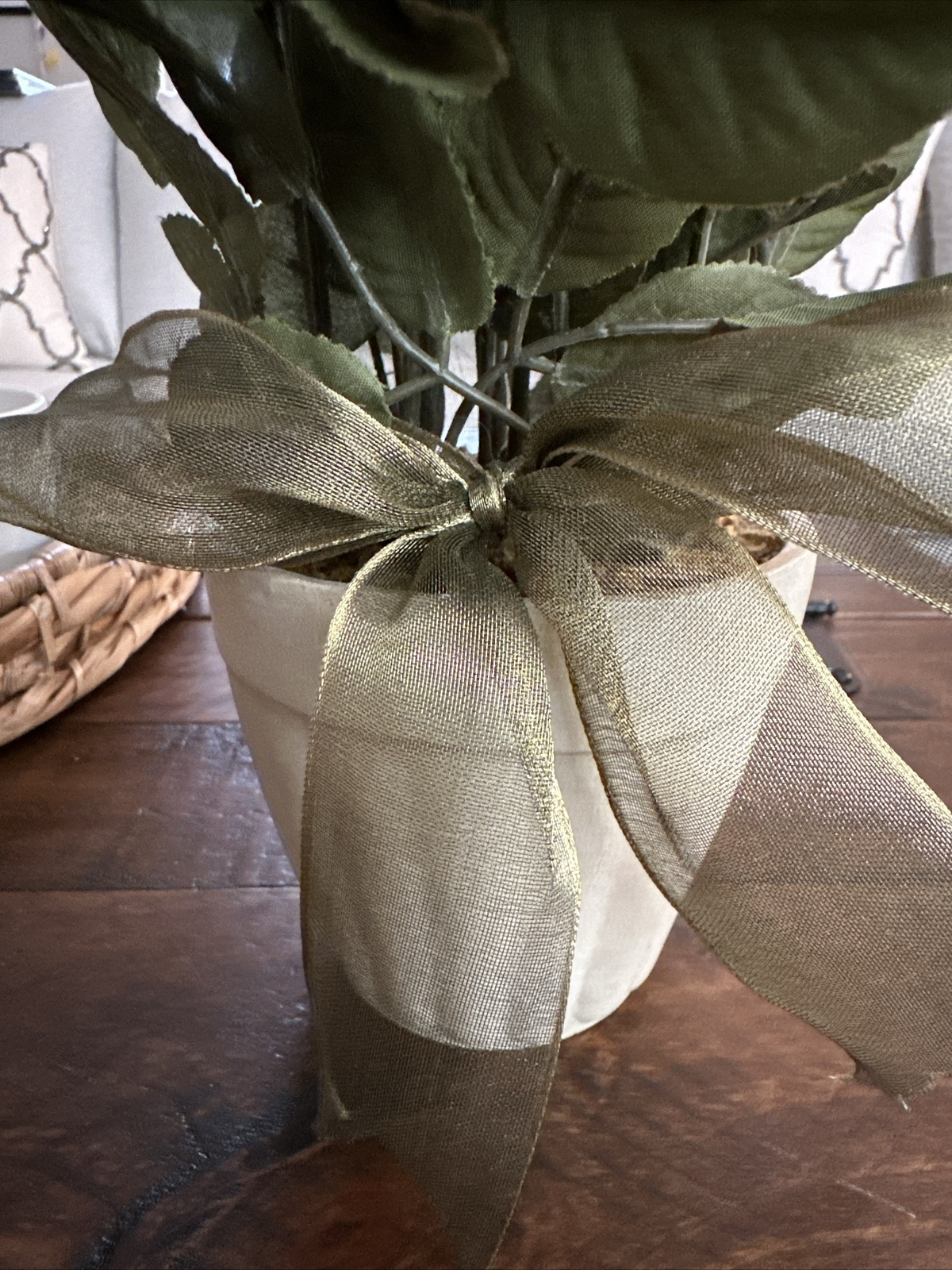 ARTIFICIAL 21 SILK RED ROSE BUDS TIED WITH A BOW IN BEIGE POT