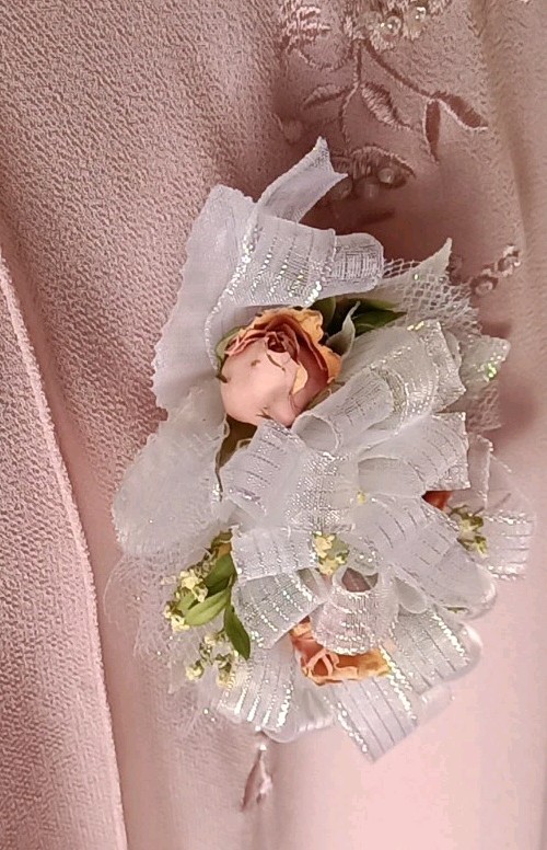 Vintage 5-1″ Roses,Babys Breath & Ribbon Near Perfect Dried Condition Corsage