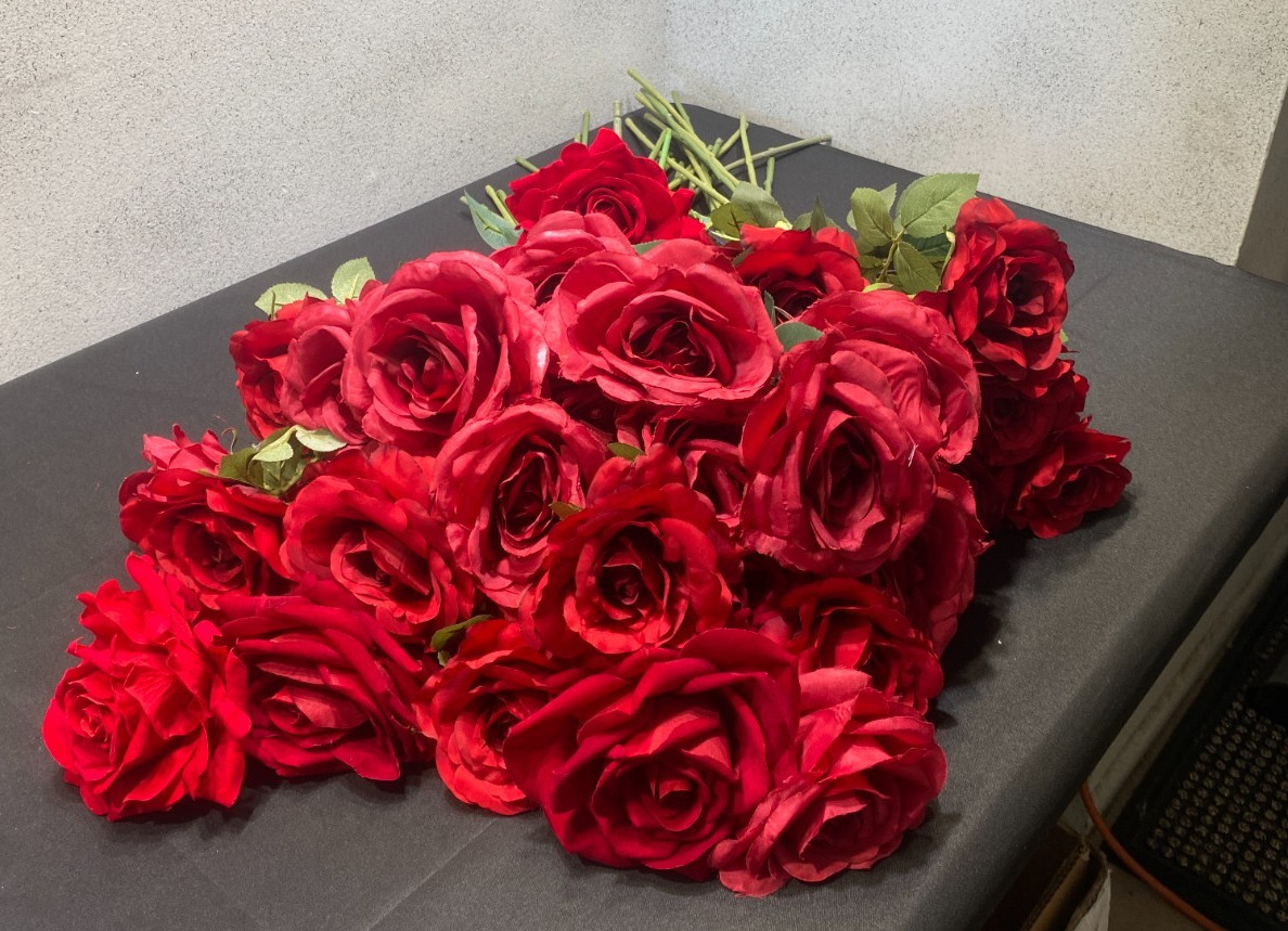 Ashland Faux Red Roses Lot x40 Full Stem + 8 Cut Stems Silk Flowers Wedding DIY