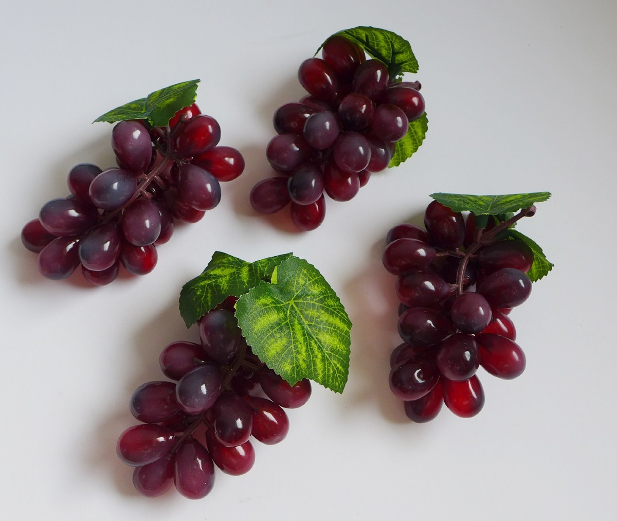 7.5 FT Artificial Grape Leaf Vine Garland Wedding Decoration (4 Bunches Grapes)