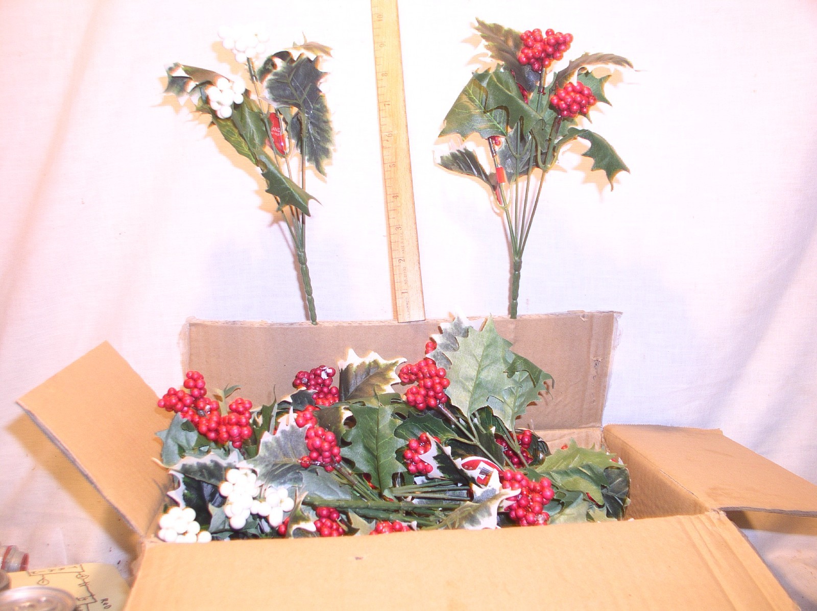 12 RED + 12 WHITE NEW ASHLAND CHRISTMAS HOLLY BERRY BUSH SPRIG SILK FLOWER BUNCH