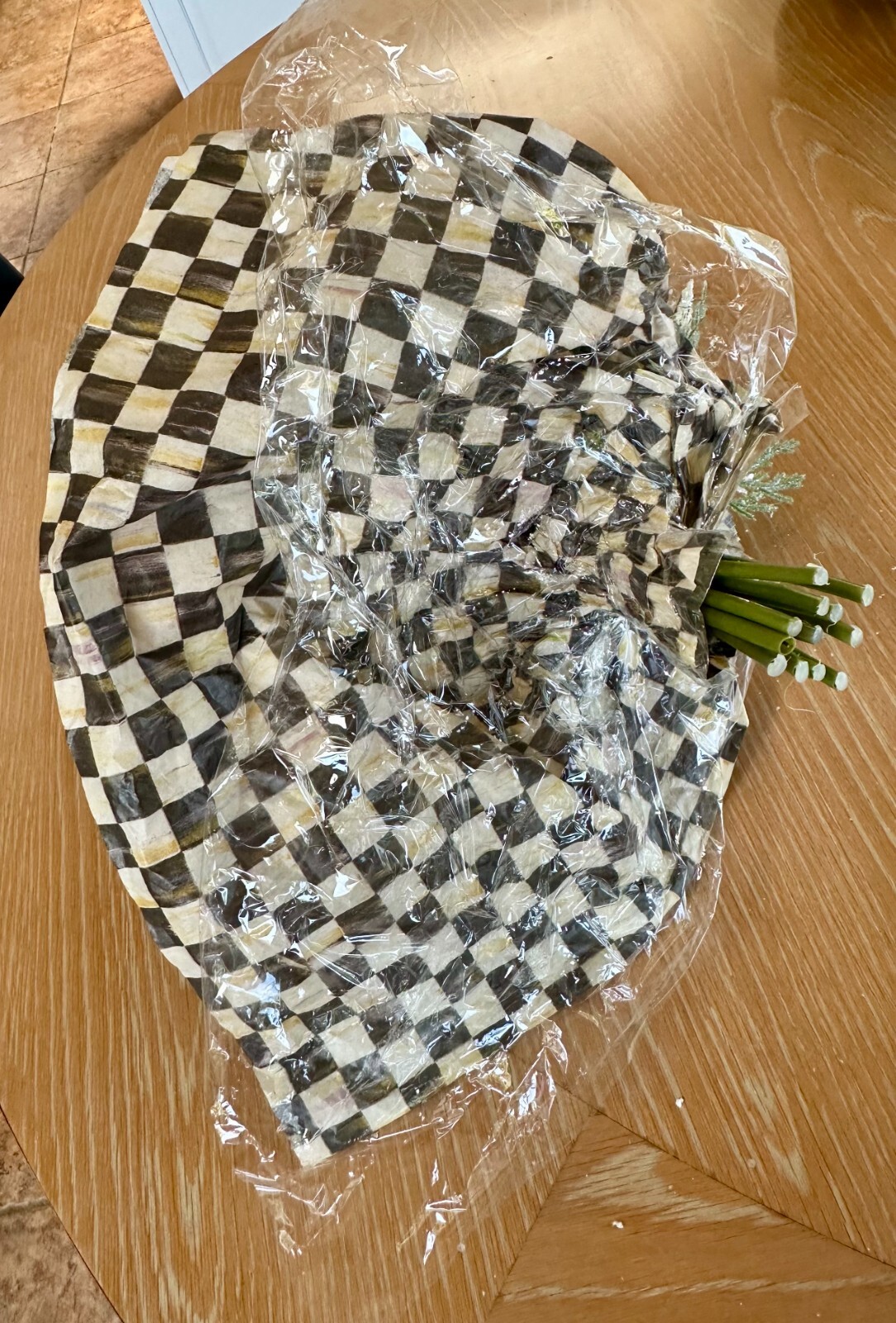 Lrg Winter White MacKenzie Childs Rose Bouquet Courtly Checks Cello Wrap w/ Tag