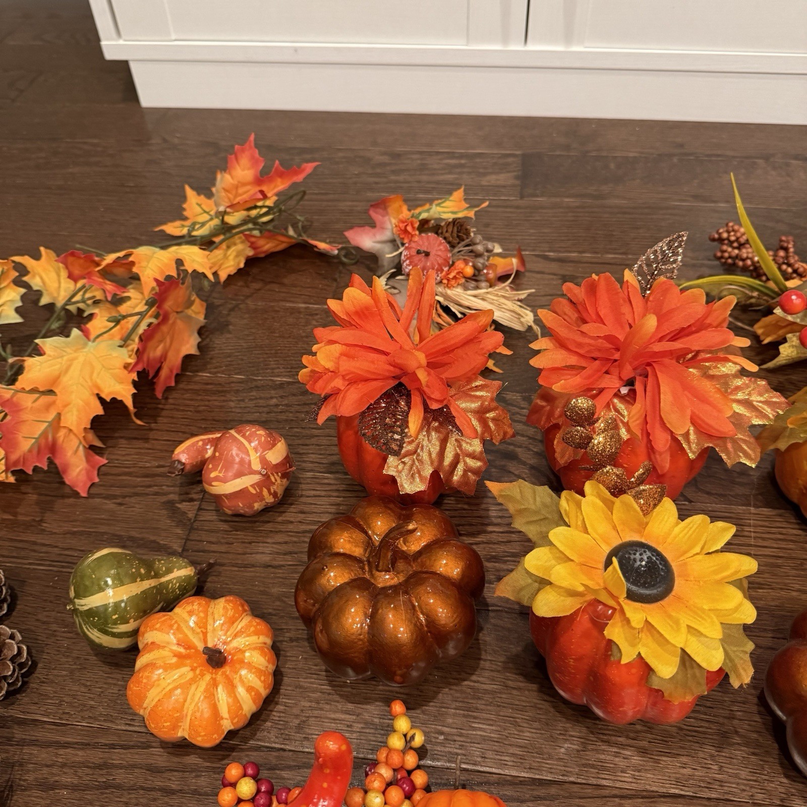 30 +Pcs Artificial Fall Decorations-Floral Picks, Pumpkins, Acorns & Garland
