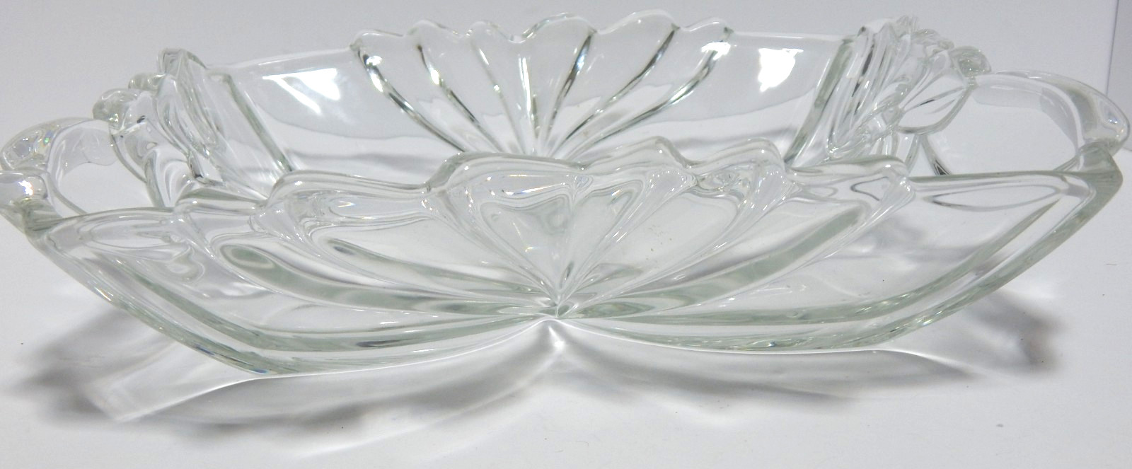Home Interiors American Flower Petal heavy pressed glass center piece 12″ x 12″