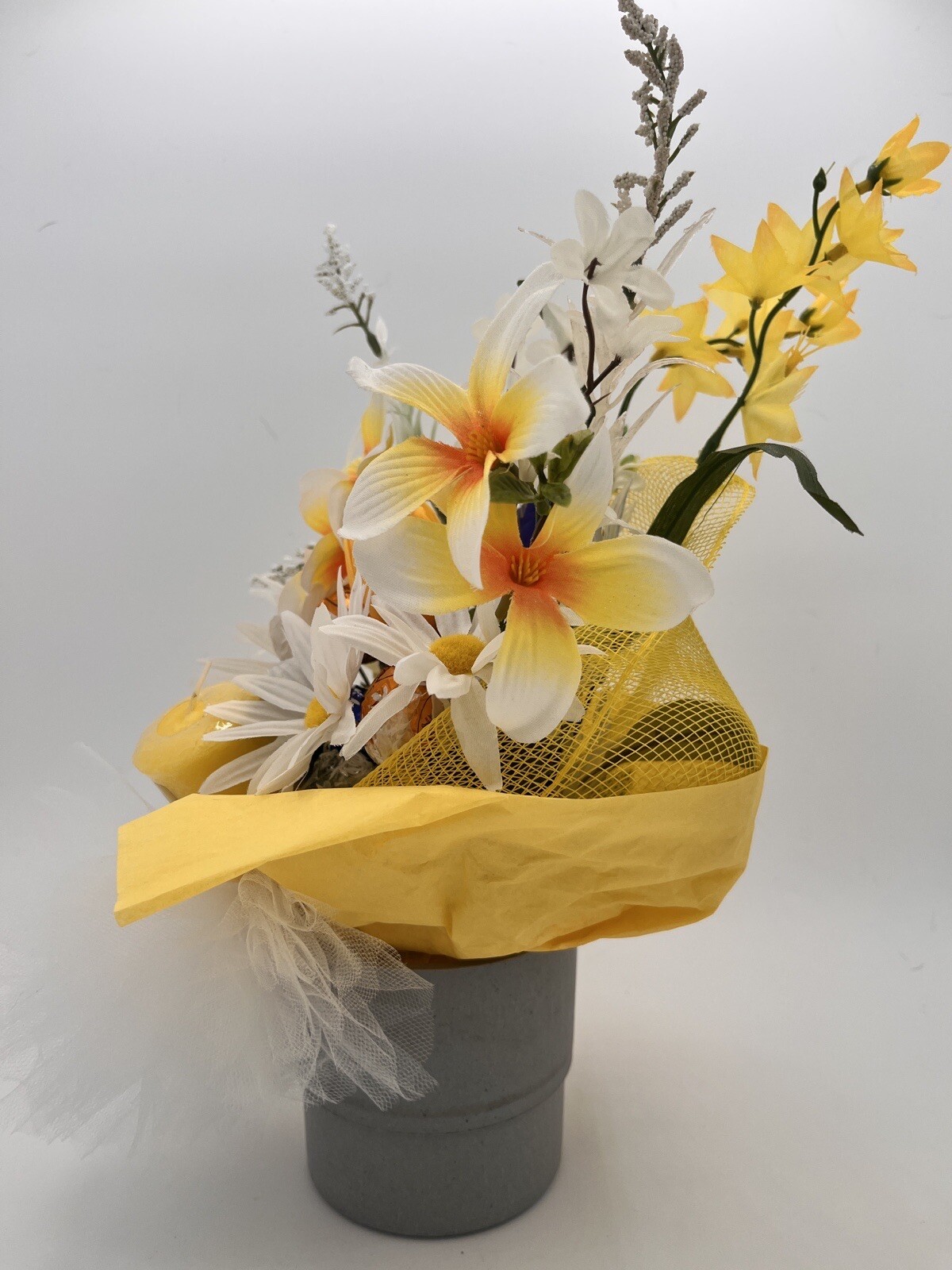 Yellow Fizz Bouquet! Lindt Lindor chocolate And Truffles with A Yankee Candle