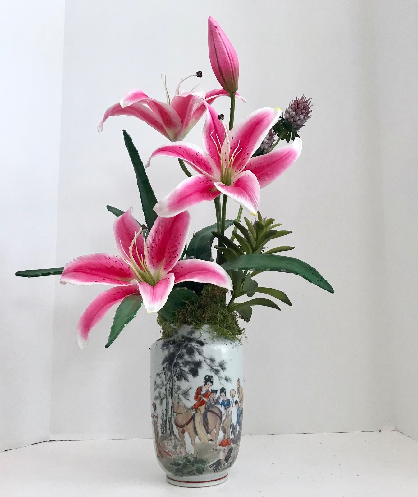 Floral Arrangement with Silk Premium Casablanca Lilys In a Toyo Geisha Vase