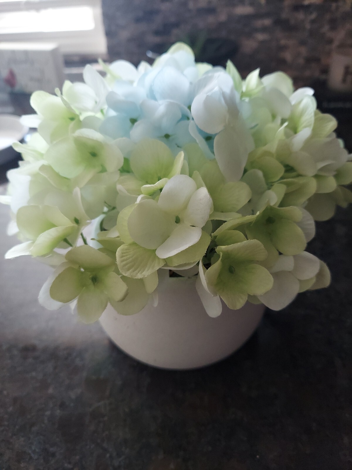 NATURES HAVEN HYDRANGEA CERAMIC POT WITH FAUX FLOWERS BLUE/WHITE/GREEN