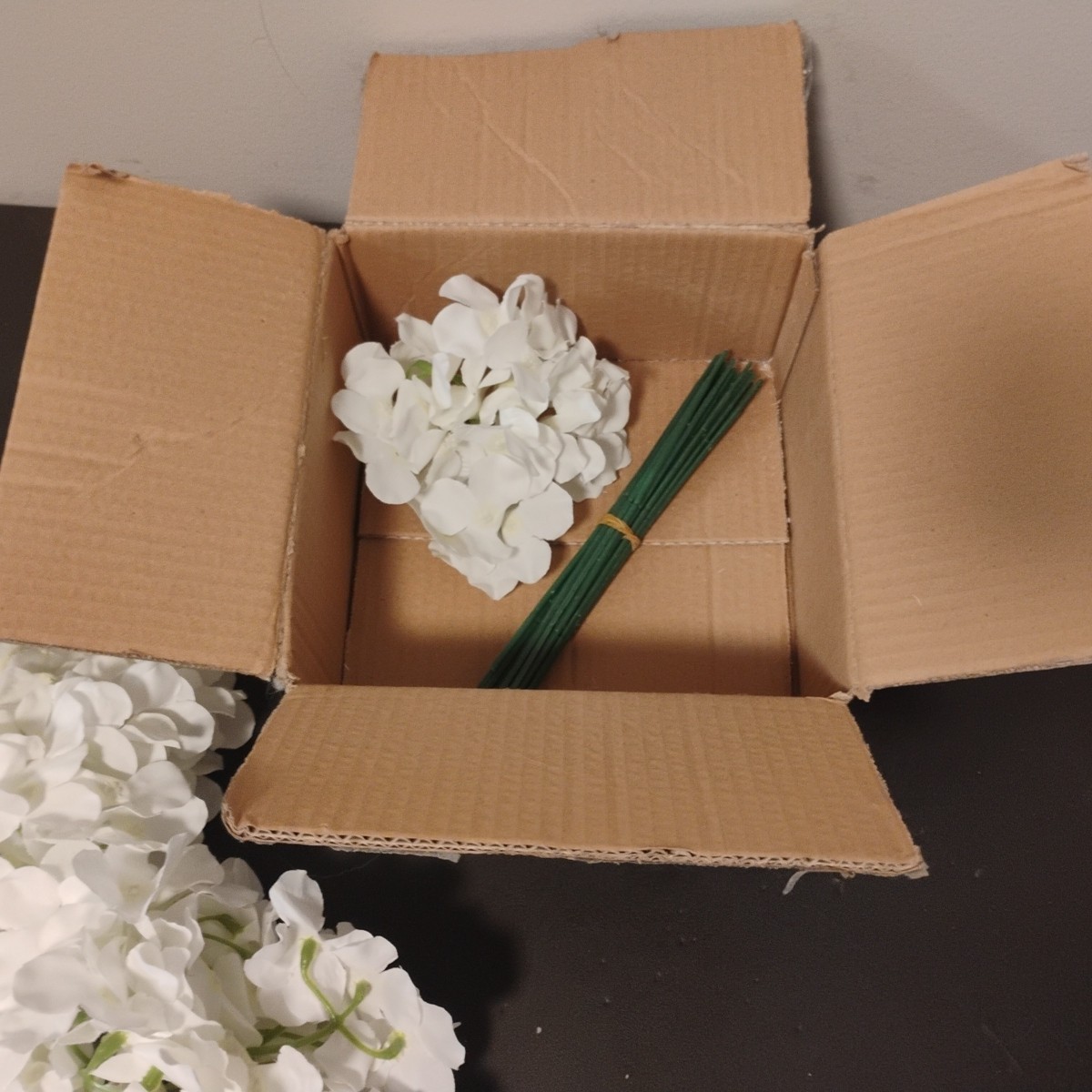 Auihiay White Artificial Flowers New