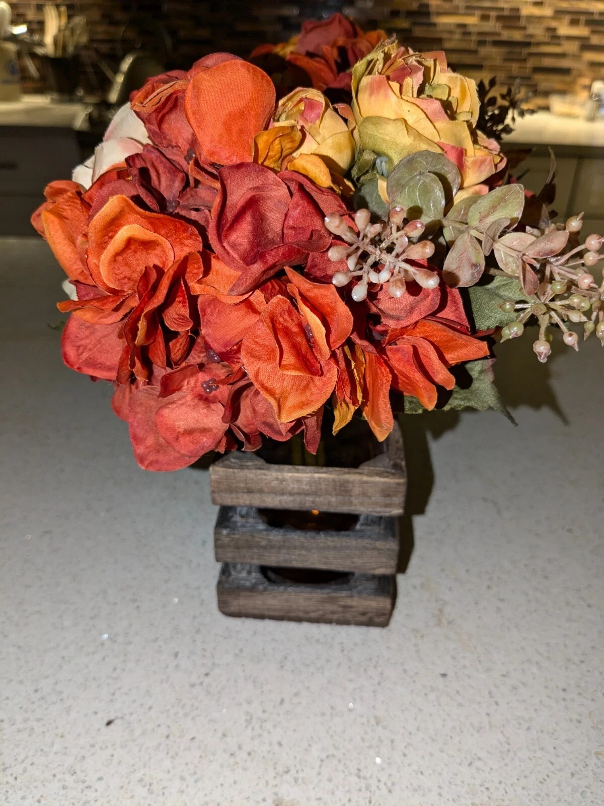 3 Vase Artificial Flowers with Medallion Arrangement in 8.5″x3″x3″ Wooden Basket