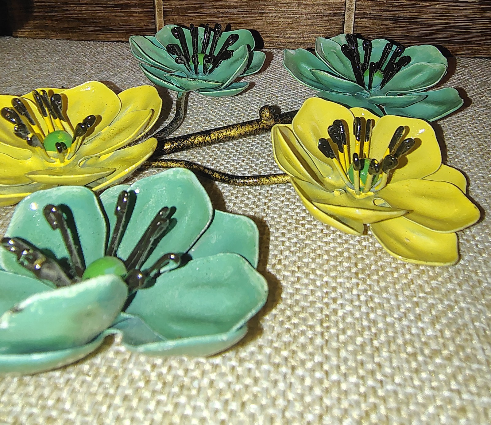 VTG Yellow/Green Metal Flower Wall Hook With Decorative Clear Plastic Knob