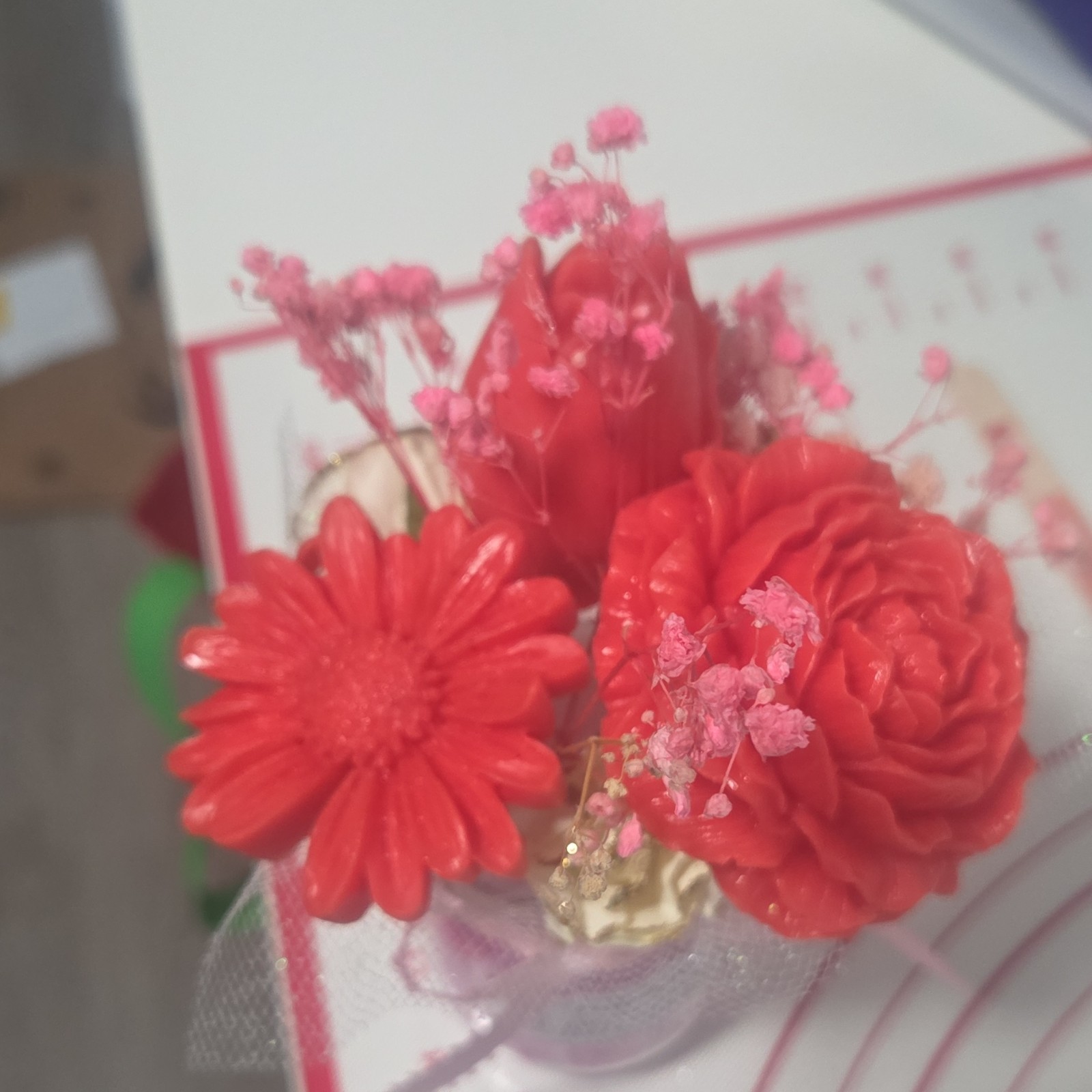 YENI-AURA Candle Flower Arrangement Centerpiece Roses Gerbera Pink Red Gold