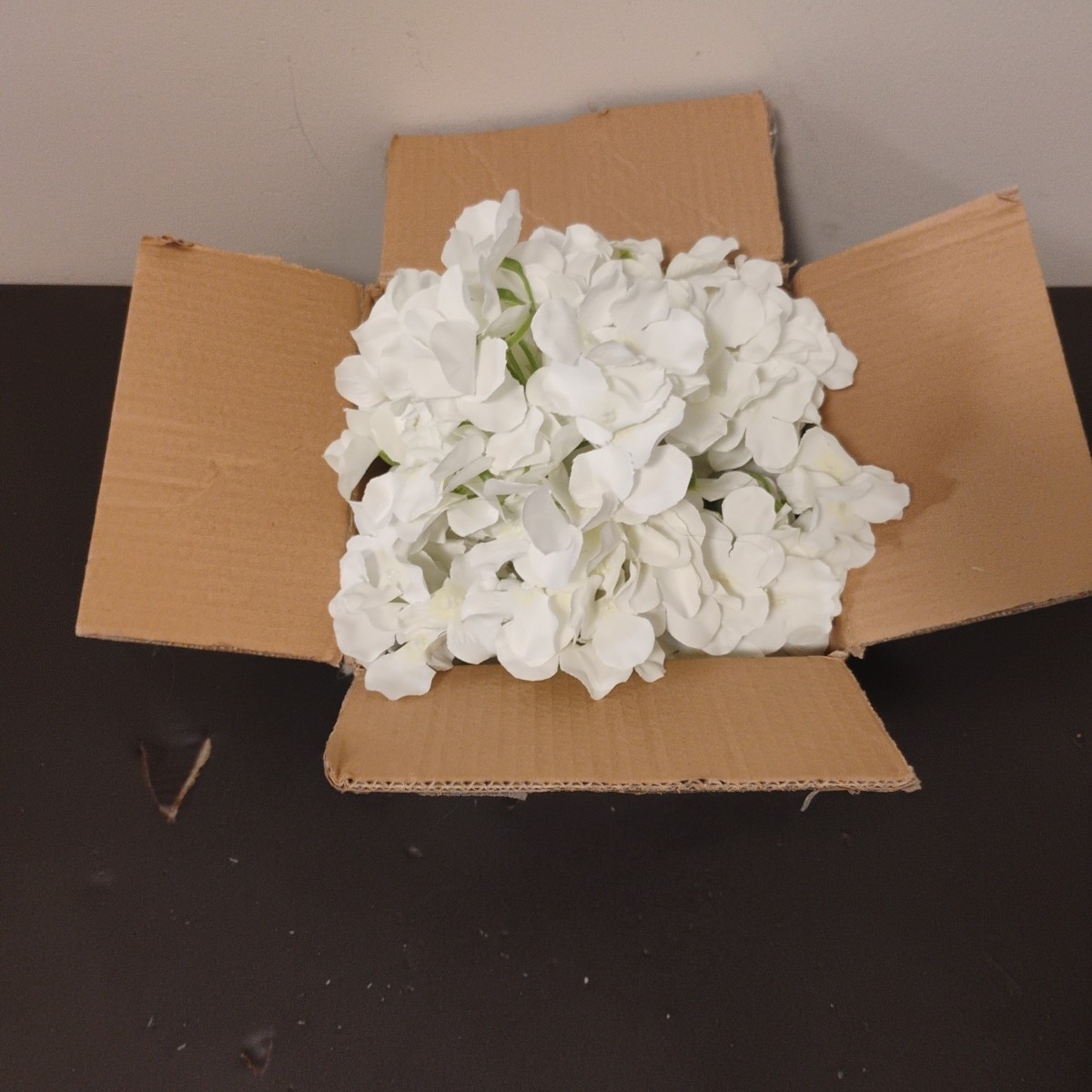 Auihiay White Artificial Flowers New