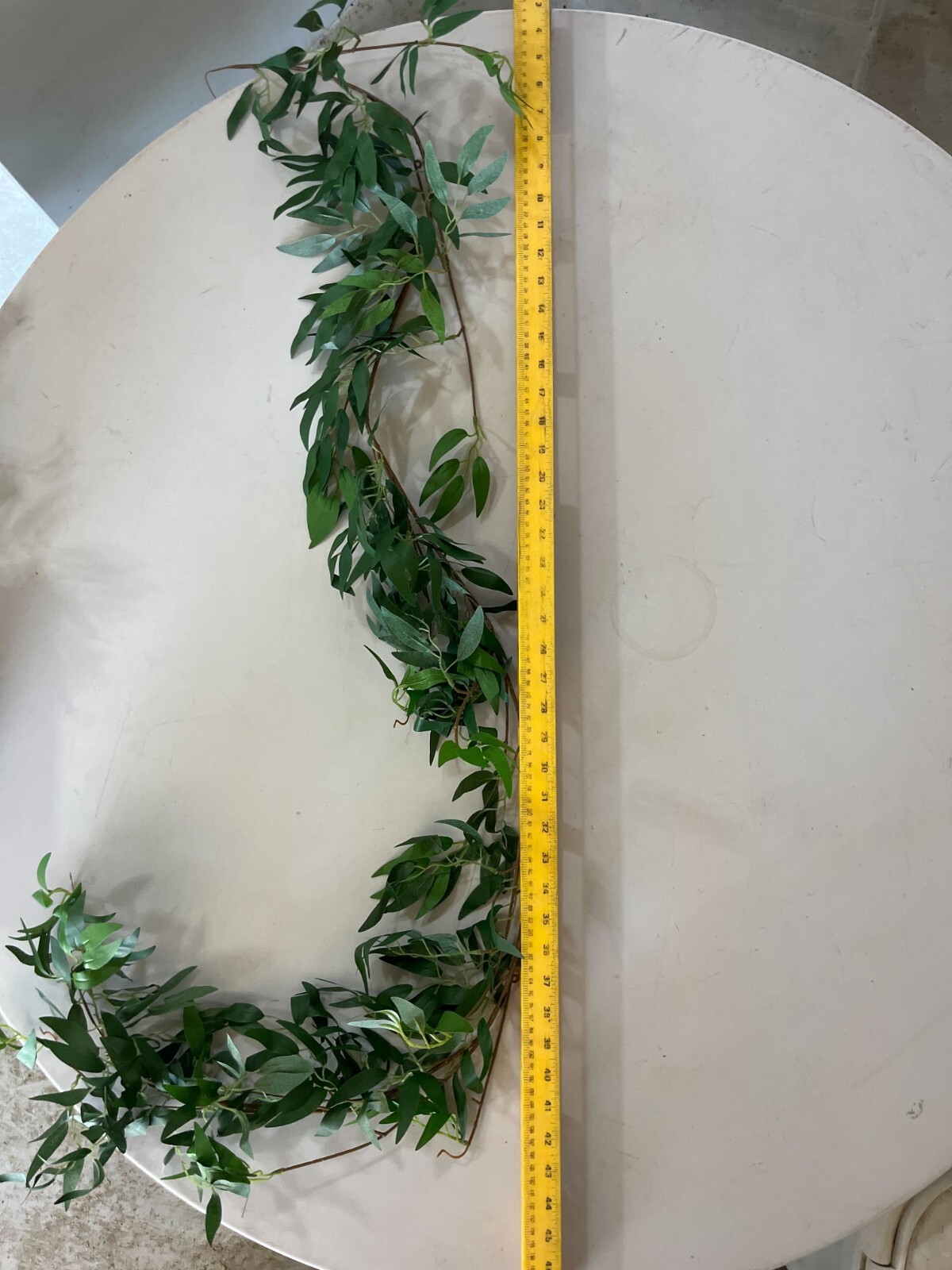 Artificial Plants & Garlands, Mixed varieties and sizes.