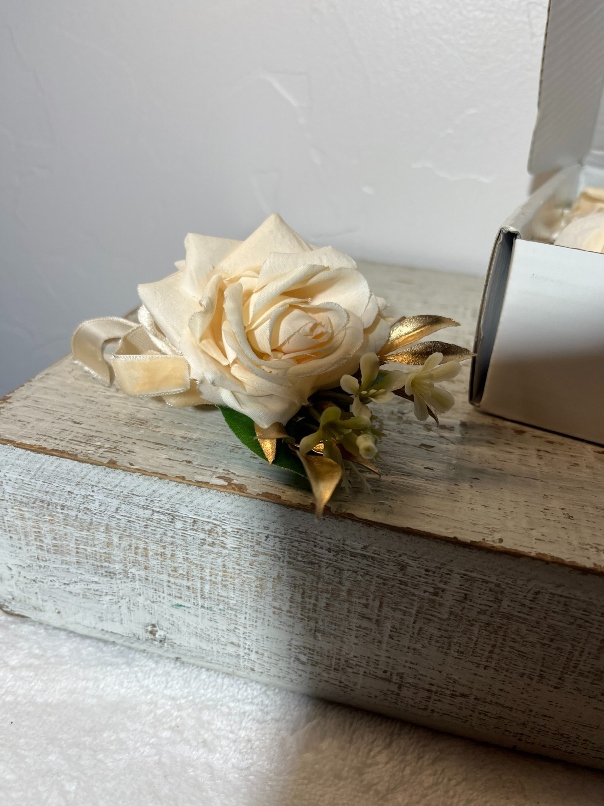 Set of 6 Serwalin Champagne Artificial Flower Boutonnieres NIB