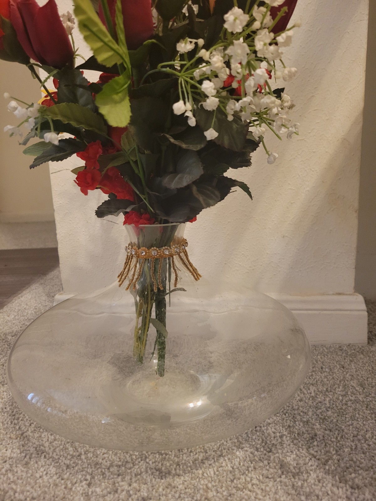 Decorative Round Glass Vase with Elegant Floral Accent🌸