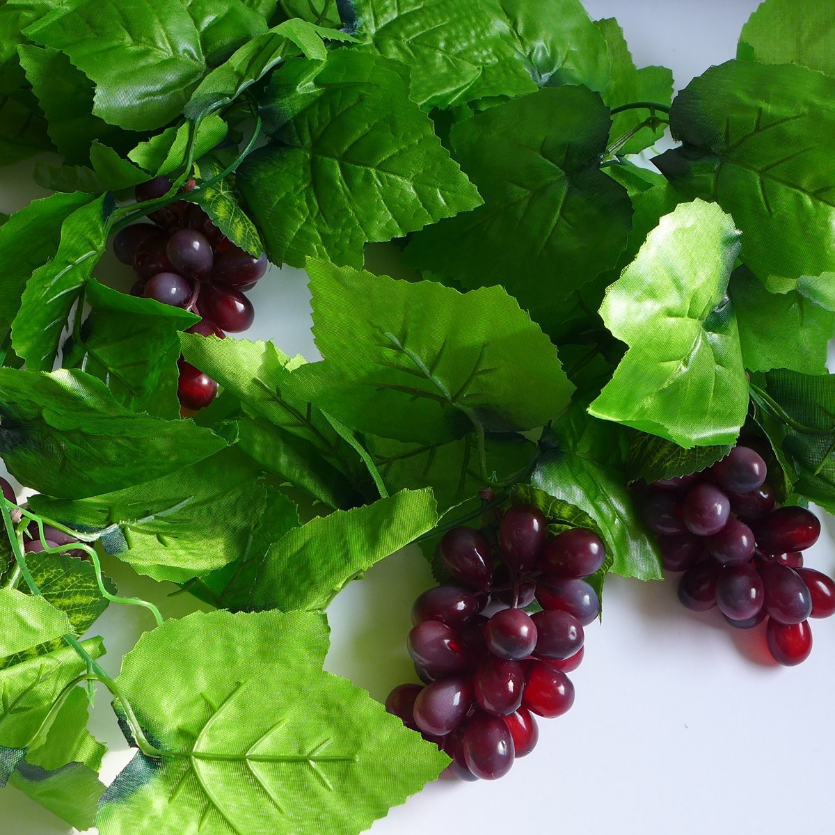 7.5 FT Artificial Grape Leaf Vine Garland Wedding Decoration (4 Bunches Grapes)