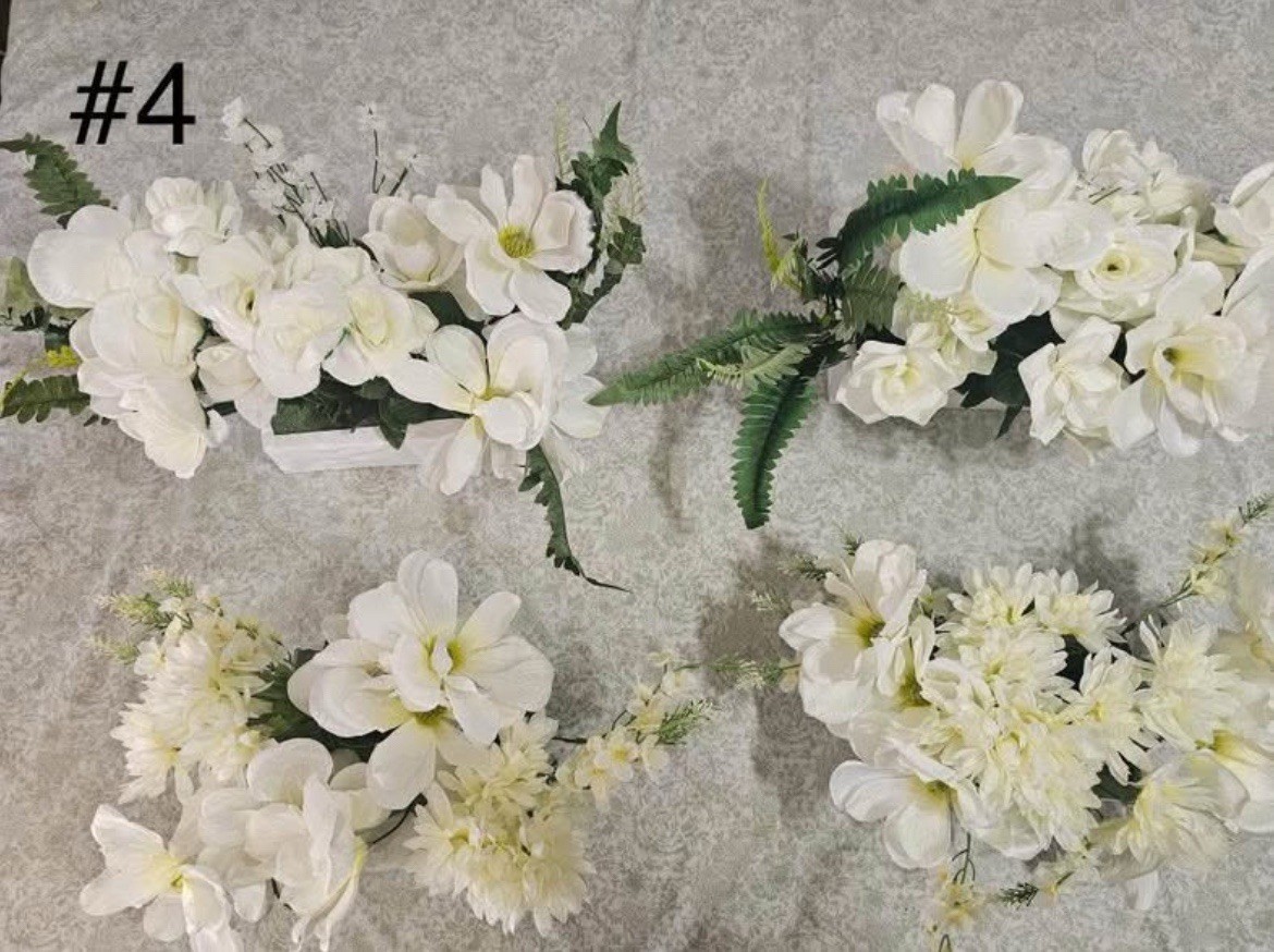 4 White and yellow flower decore.