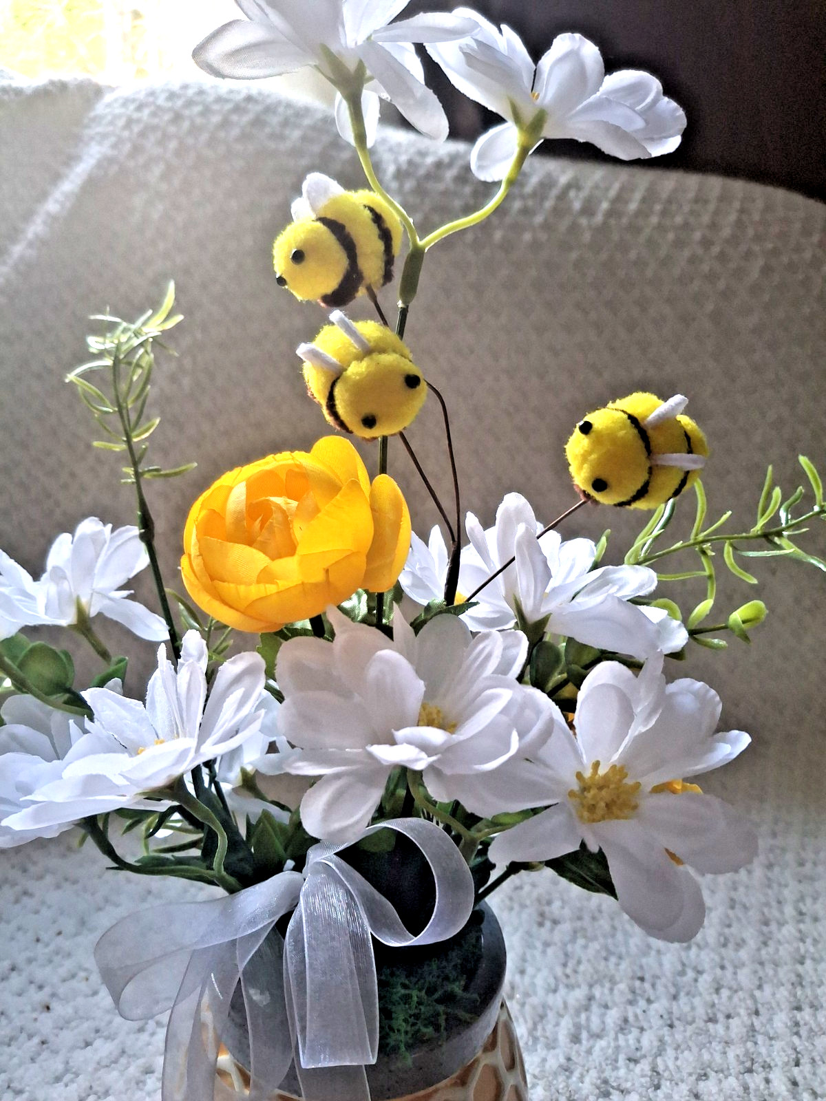 Bumble Bees & Flowers, floral Arrangement, Centerpiece ADORABLE
