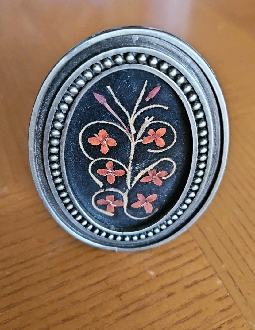 HANDMADE PRESSED FLOWERS IN BEAUTIFULLY DETAILED METAL FRAME