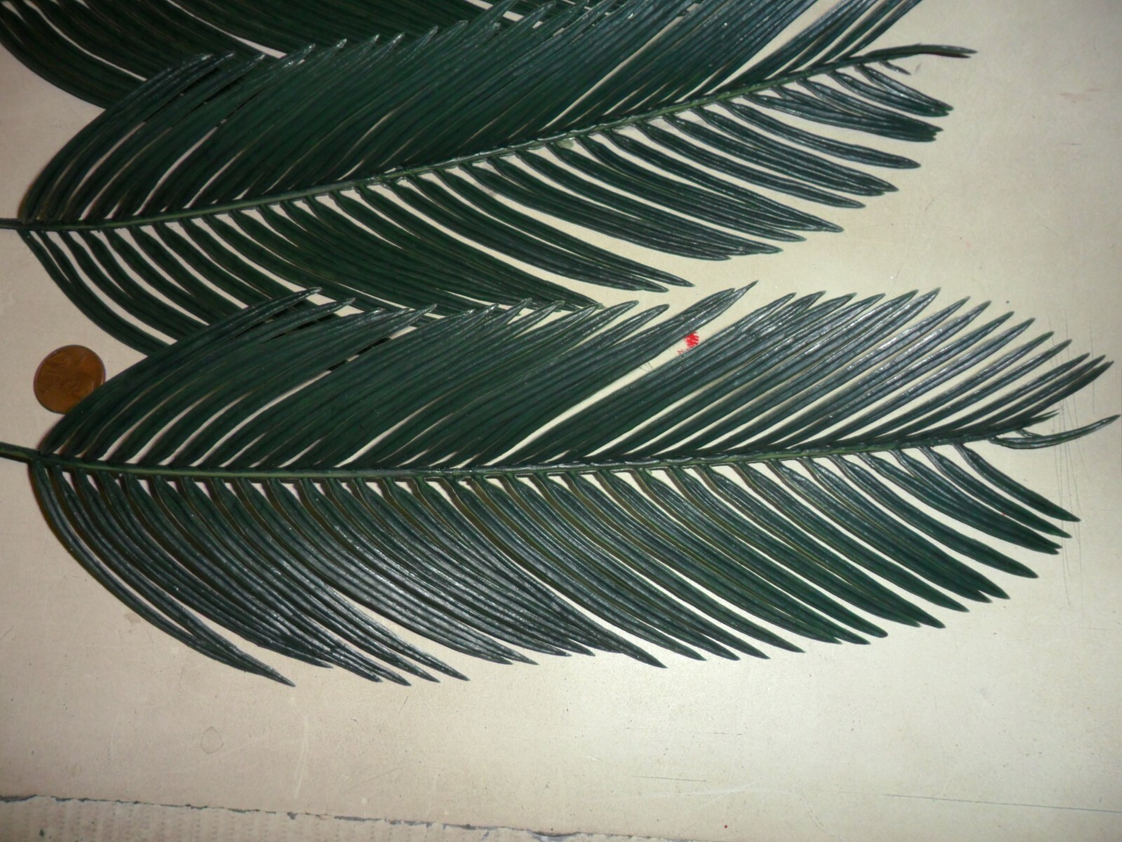 Vintage Plastic Large Dark Green Fern Leaves – 4 pieces