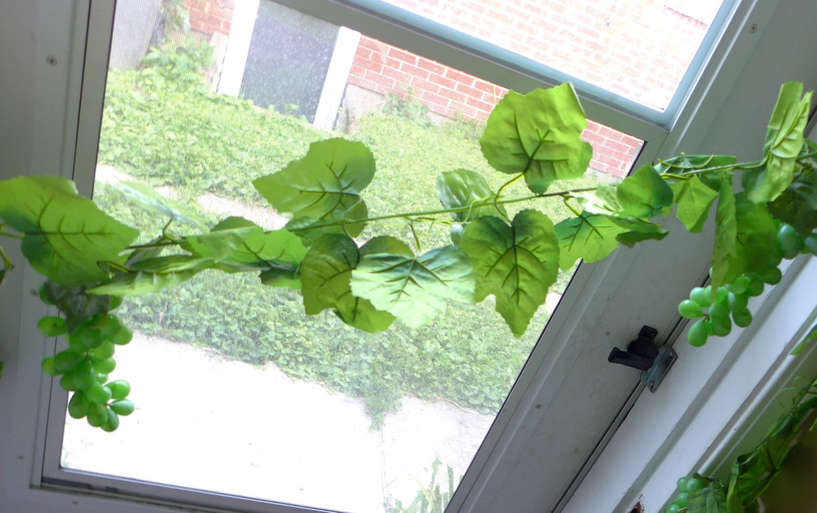 90″ Artificial Grape Leaf Vine With 3 Bunches Green Grapes Garland Home Decora