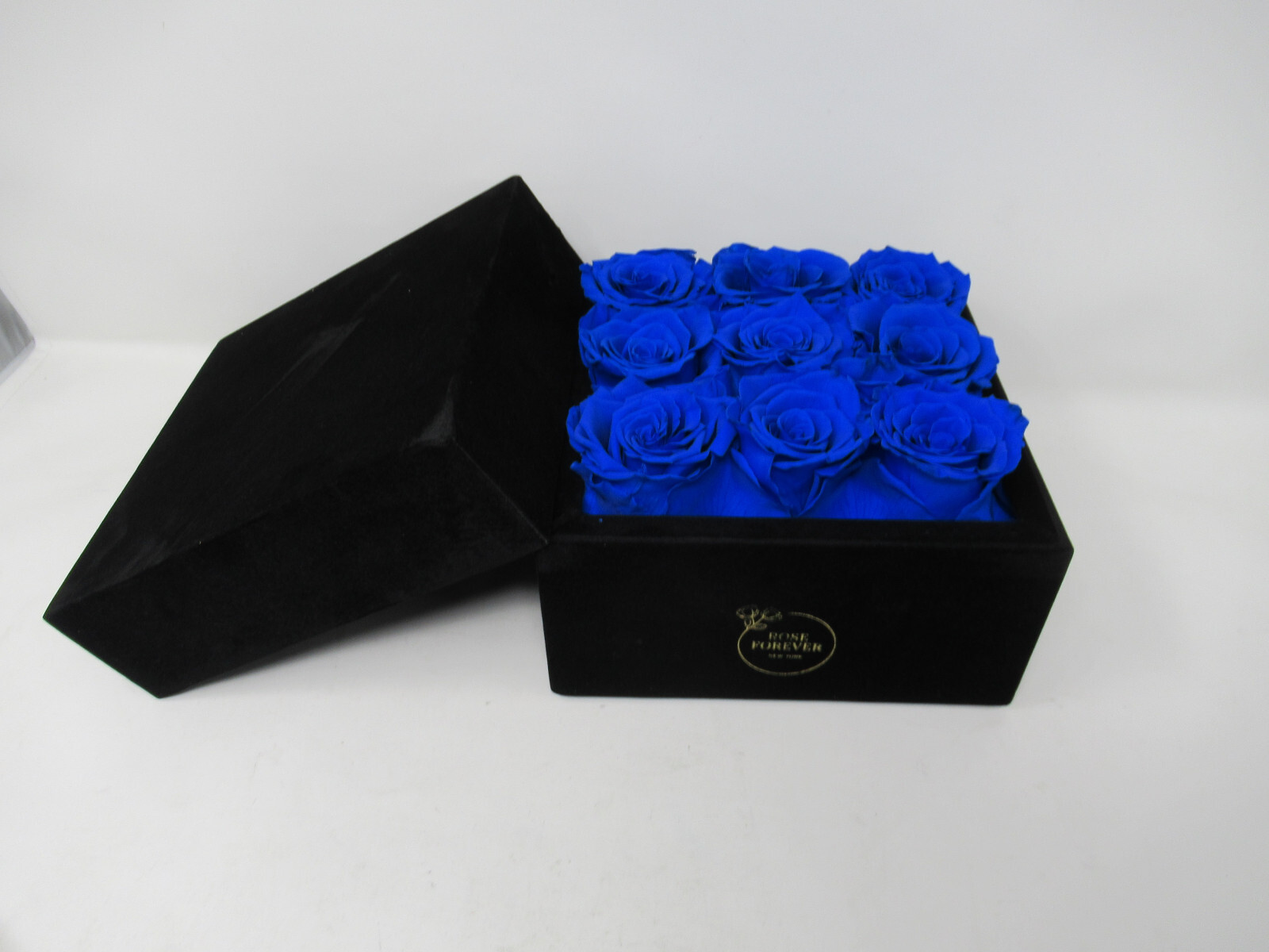 9 Roses FOREVER NEW YORK Preserved Satin Rose Spiral Black Velvet Box ROYAL BLUE