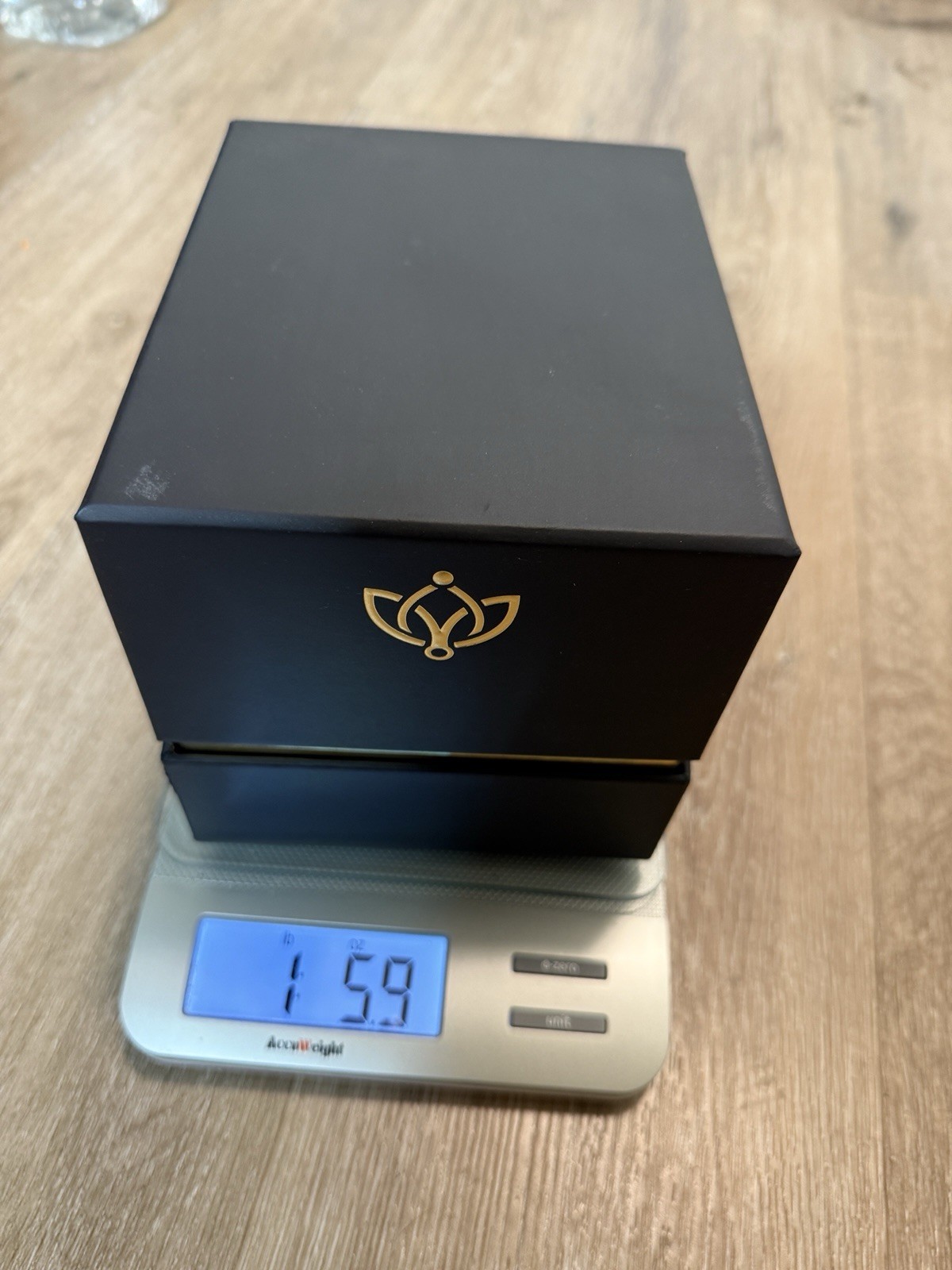 The Million Roses – Round Cold Box Inside Black box | Peach Colored Rose