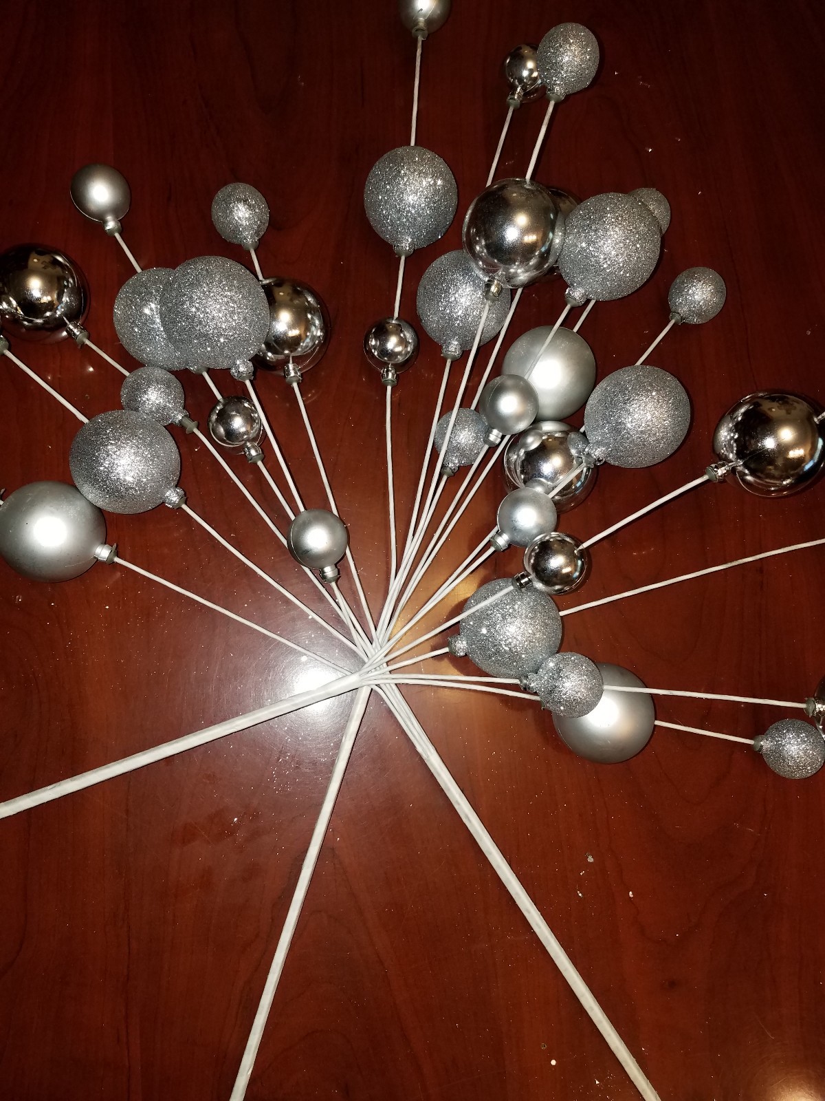 24″ Metallic Ball Spray: Silver