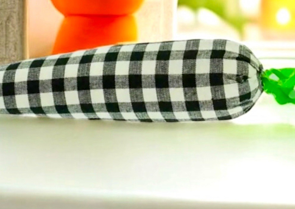 Black White Check Easter 14” Carrots SET OF 5 – Pairs With Mackenzie Childs NEW