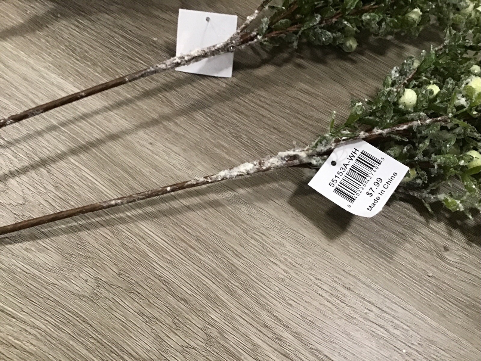 NEW Christmas Faux Glitter Berry Floral 20” Stems 21 Pcs Green White Berries
