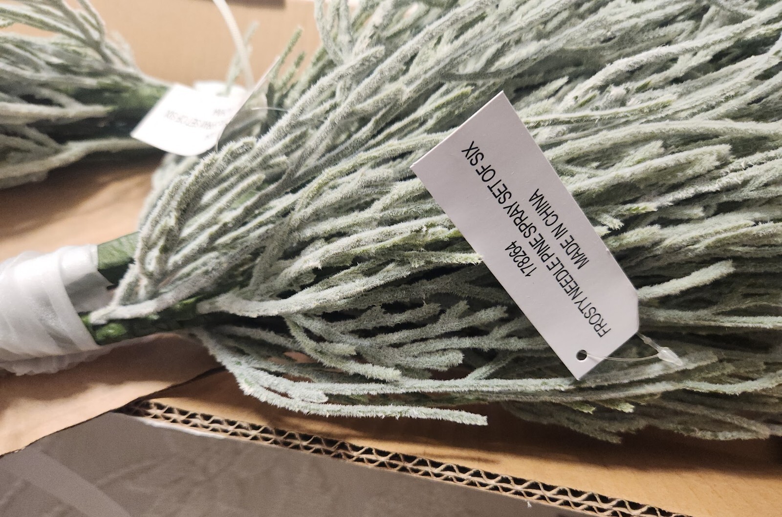 Frontgate Exclusive FROSTY NEEDLE PINE Set of 6 Artificial Sprays 28″ Long NIB