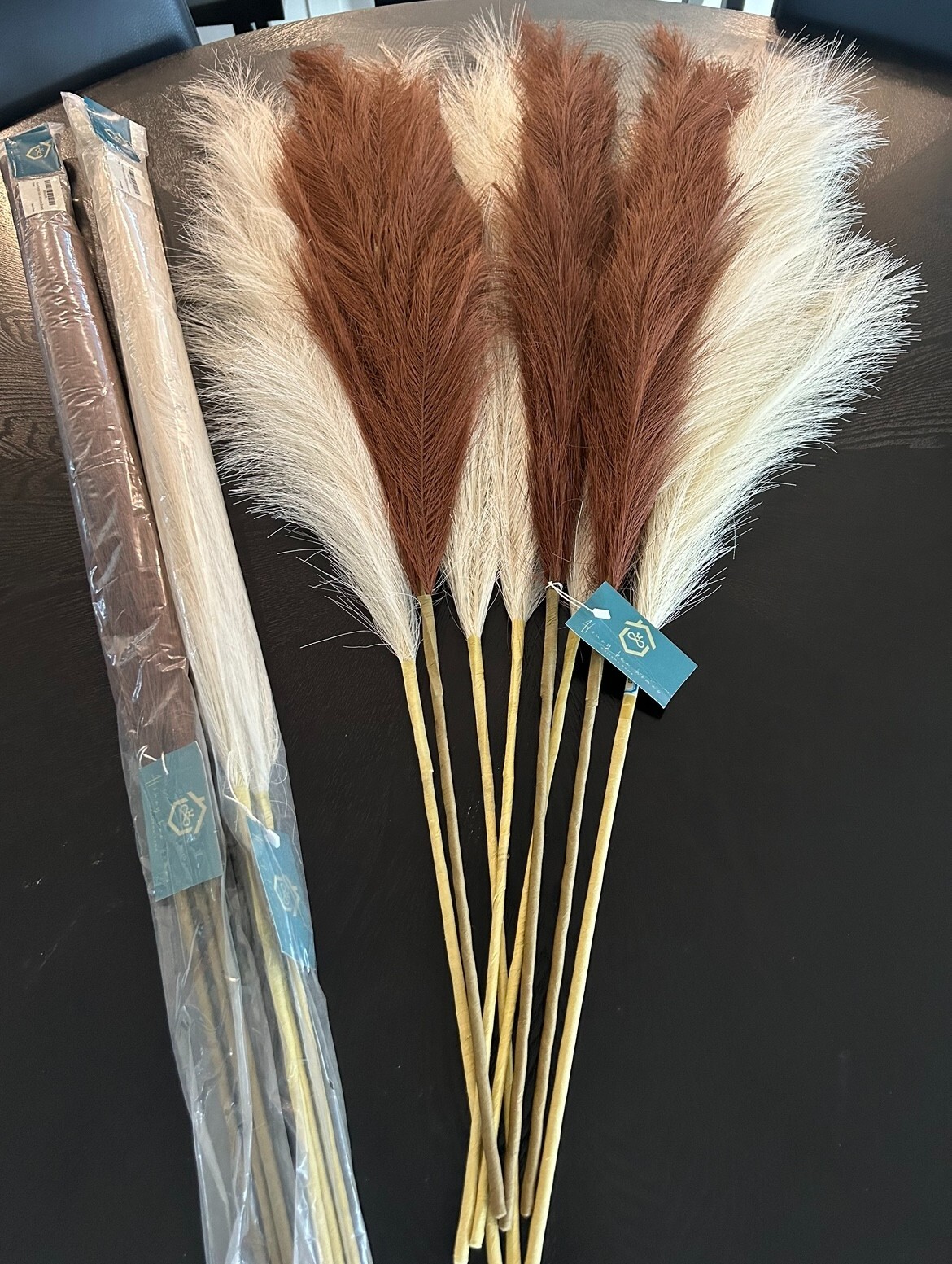 FAUX PAMPAS GRASS! Pack of 3 PCS total length 42 inches, beige color.