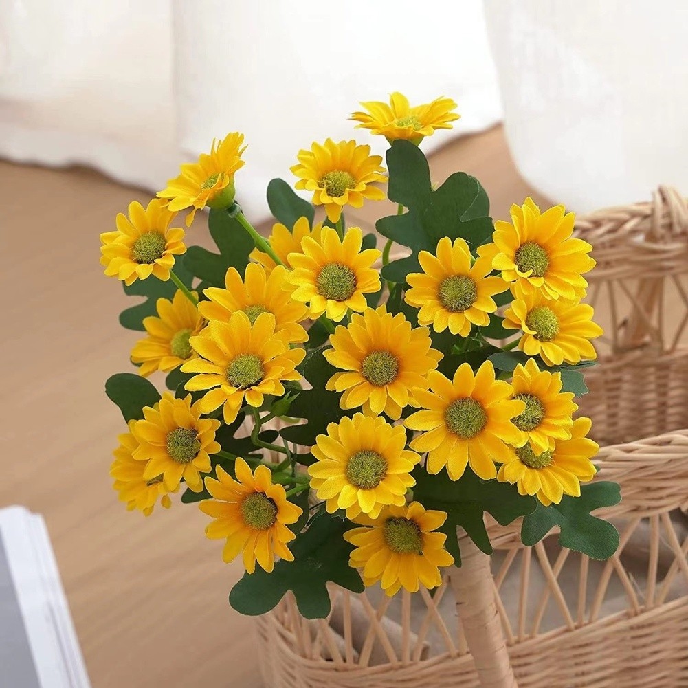 Chamomile Daisy Bouquet Made of Silk and Plastic for Living Room Bedroom Decor
