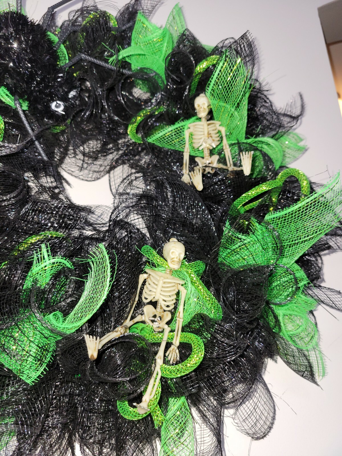 Halloween Deco Mesh Front Door Wreath Wall Decoration 18″ black green skeleton