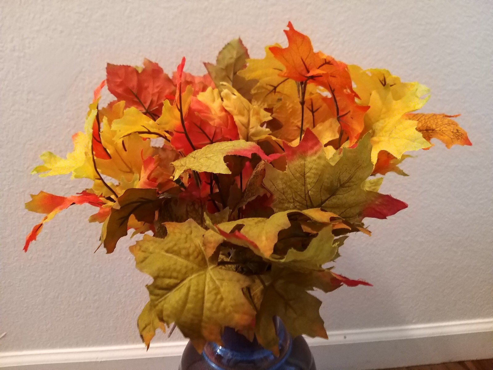 4PCS Fall Decor Maple Leaves Stems Artificial Leaves Silk Maple Leaves Fall Bouq