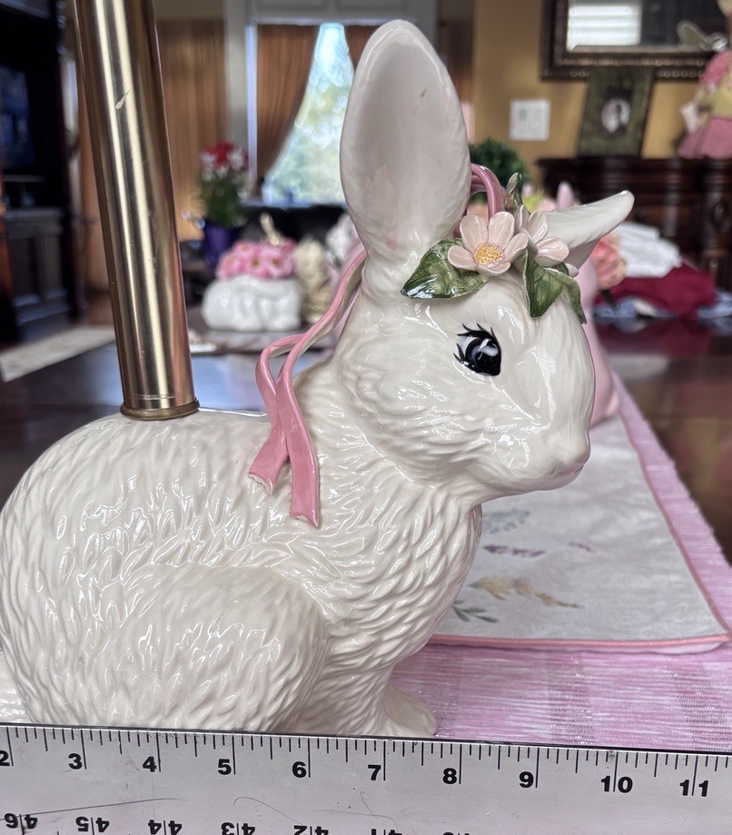 Betlar Inc, Bedroom Lamp, Rabbit Bunny , Bow White Pink Vintage California USA