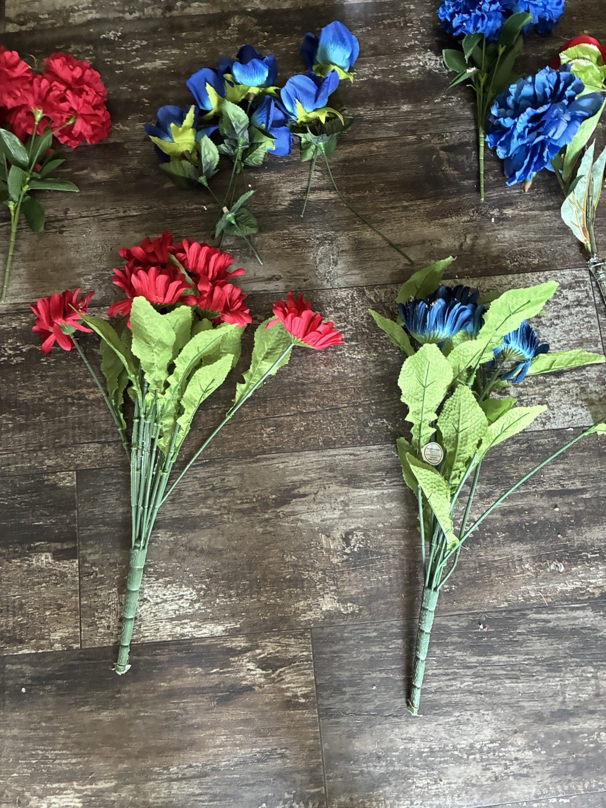 LOT OF RED WHITE BLUE ROSES BLUEBONNET STYLE FLOWERS