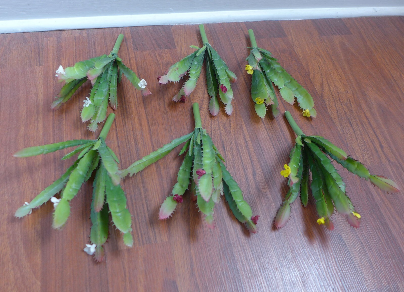 6 Pcs Artificial Blooming Cactus Succulents Grass (3 colors #140)