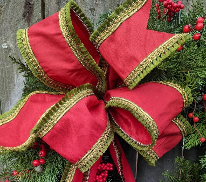 Elegant/Fancy Christmas Wreath Bow/ 4 in W Ribbon / 16″ W x 28″ L As Displayed