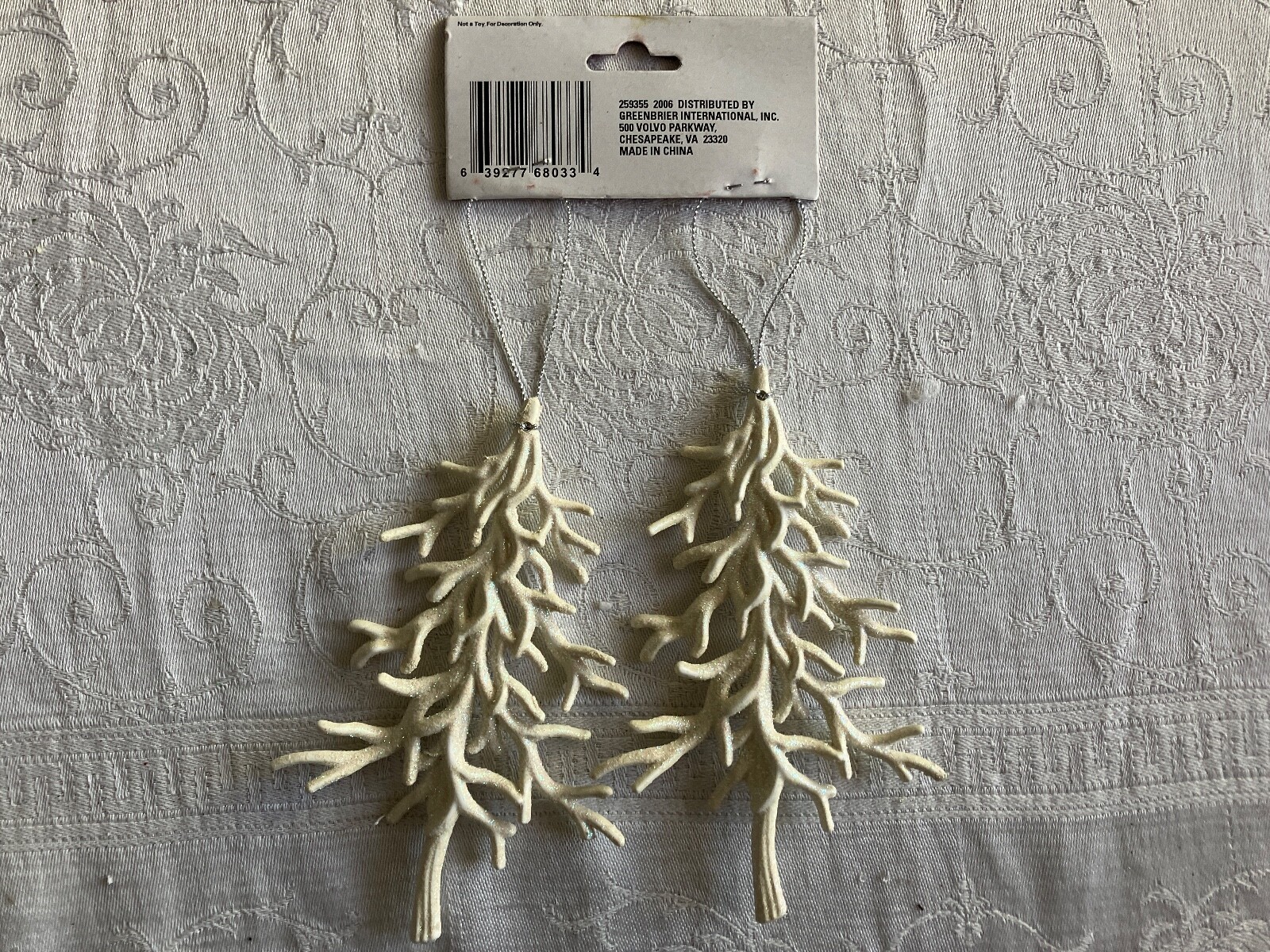 “ELEGANCE” SET OF 2 RESIN CHRISTMAS TREE ORNAMENTS FOR HOLIDAY DECOR.