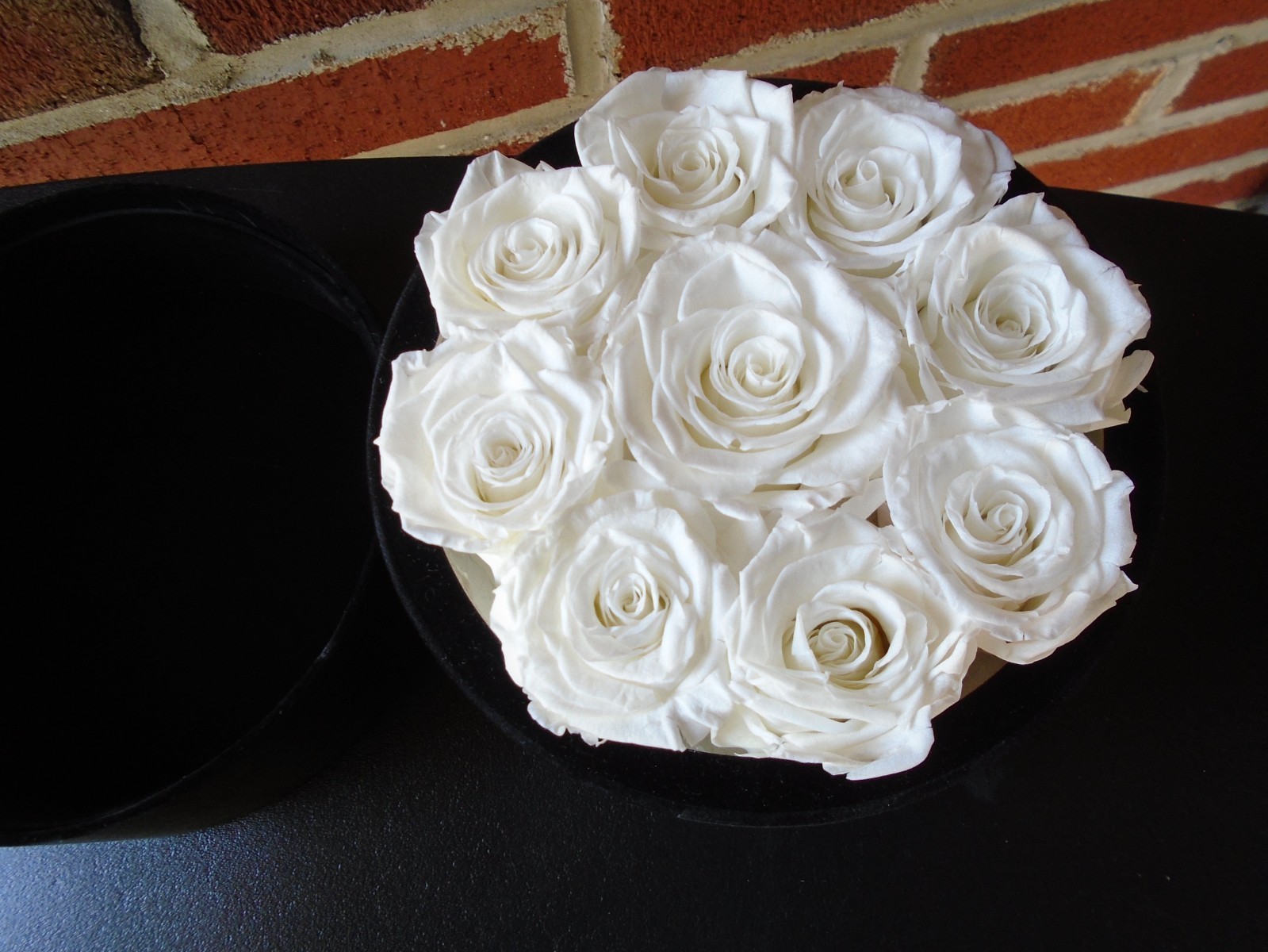 Rose Forever New York Real Preserved 9 White Roses Black Round Velvet Box