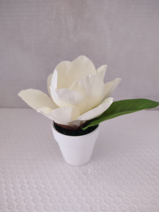 Small Magnolia table favor decoration CREAM