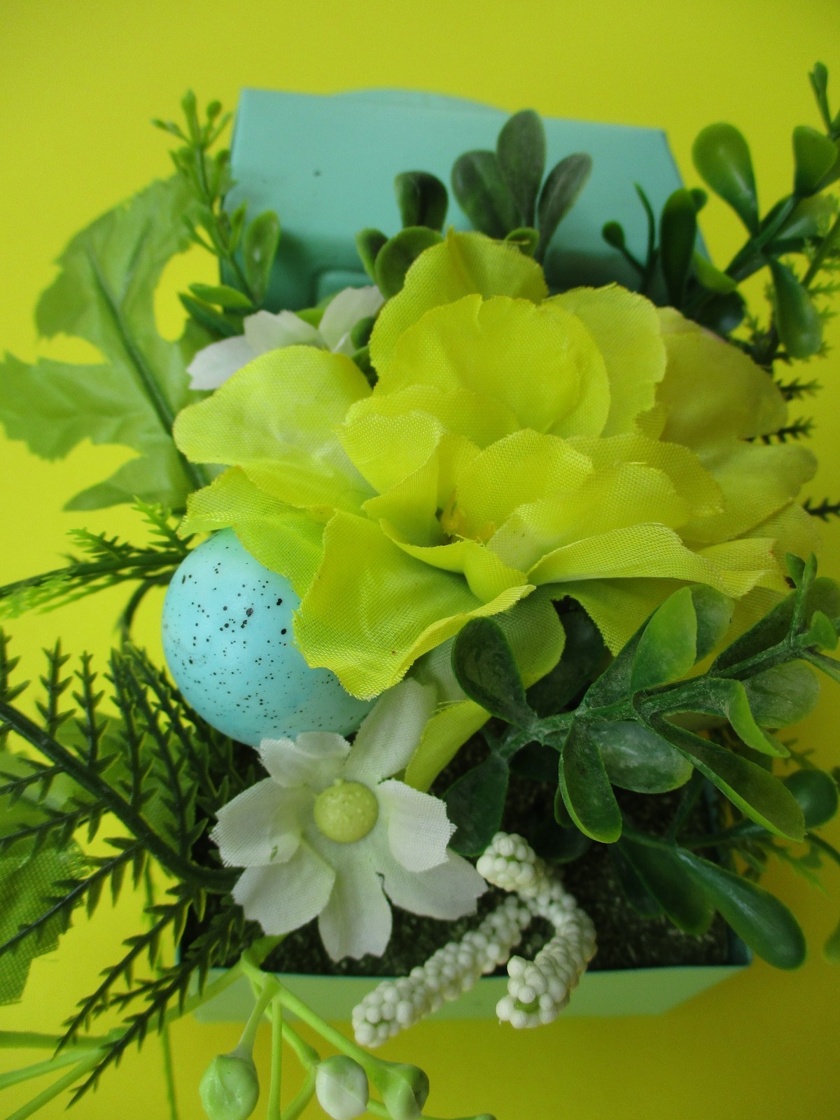 Spring Blue PICK-UP TRUCK flowers & eggs BLUE GREEN YELLOW WHITE 11″ x 5″ tall